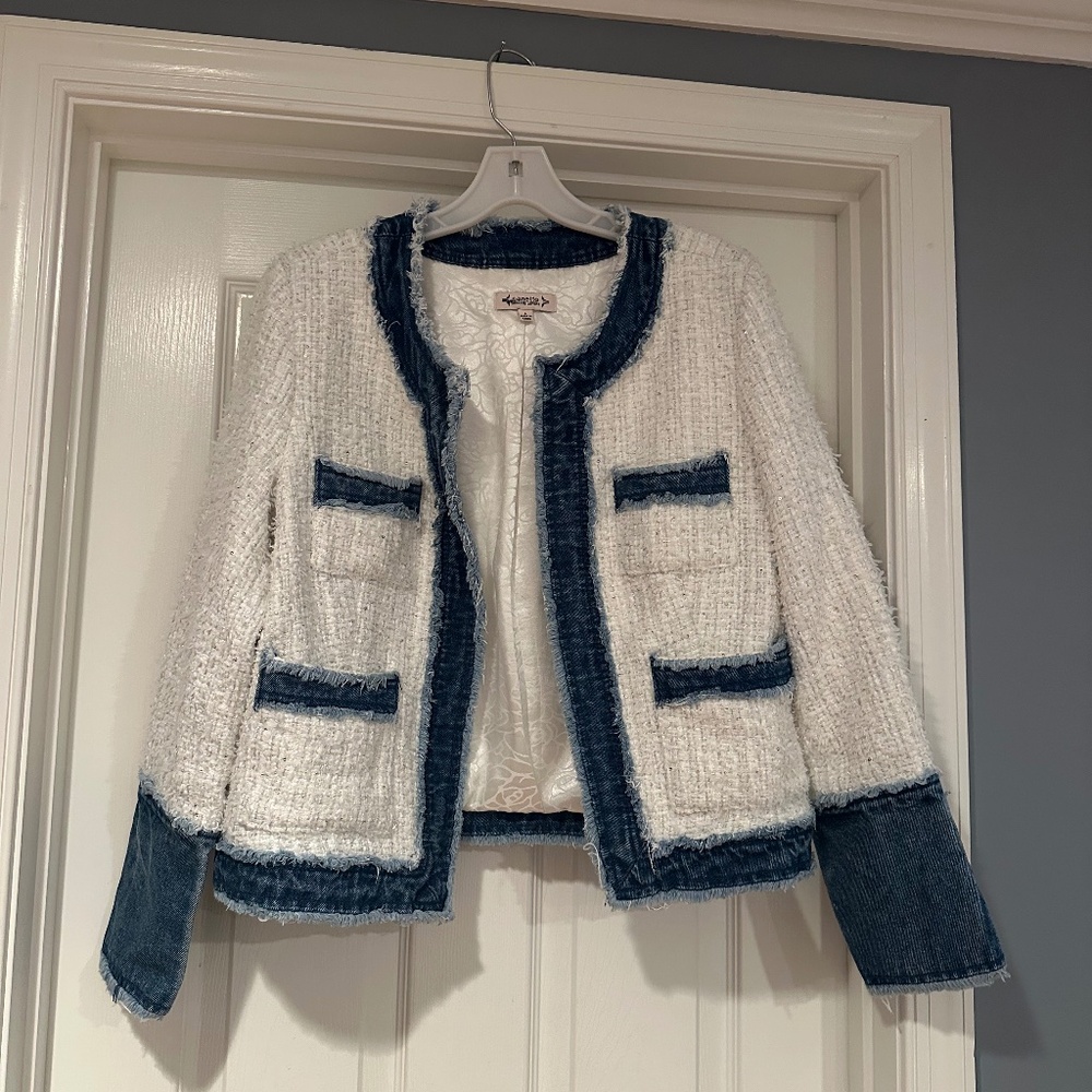 Cute, stylish jean jacket, white with silver flecks, nanette, size large